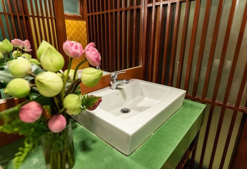 اتاق سوپریور, Dang Derm Khaosan