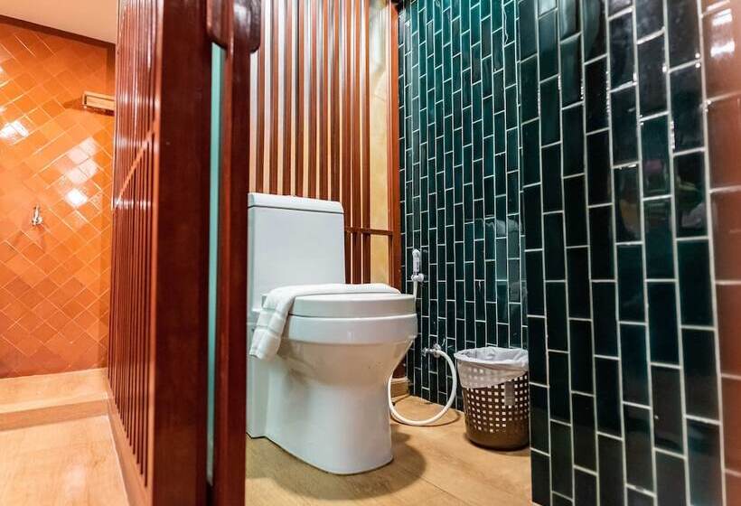 اتاق سوپریور, Dang Derm Khaosan