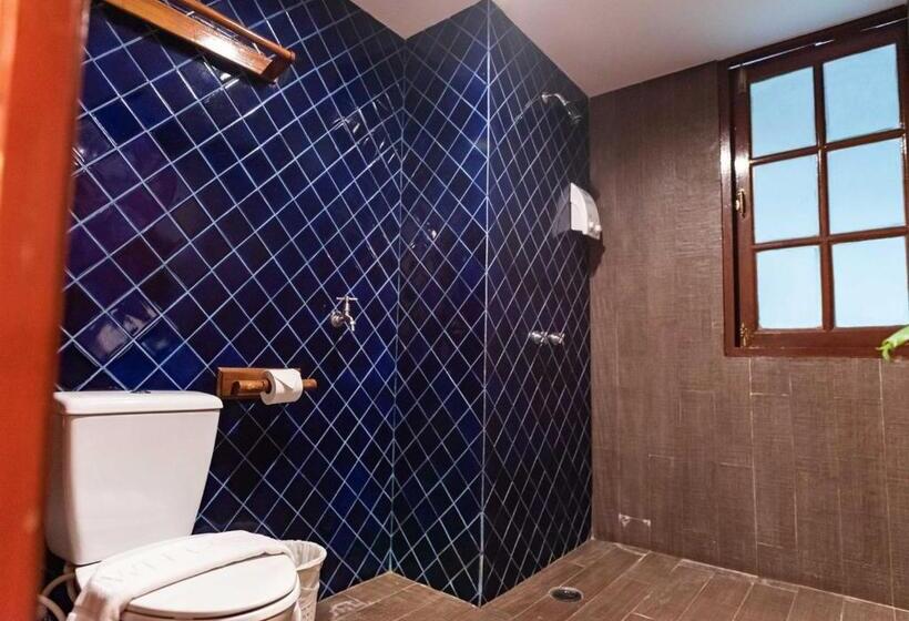 اتاق استاندارد سه نفره, Dang Derm Khaosan