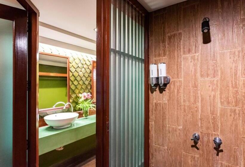 اتاق خانوادگی, Dang Derm Khaosan