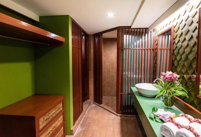 اتاق خانوادگی, Dang Derm Khaosan