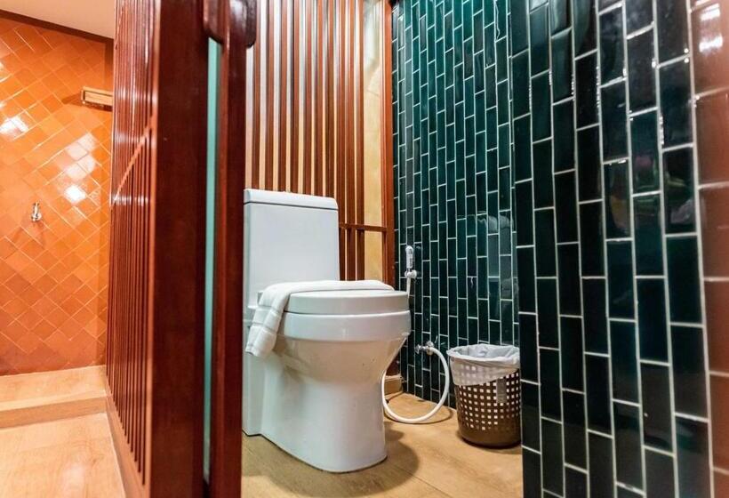 اتاق سوپریور, Dang Derm Khaosan