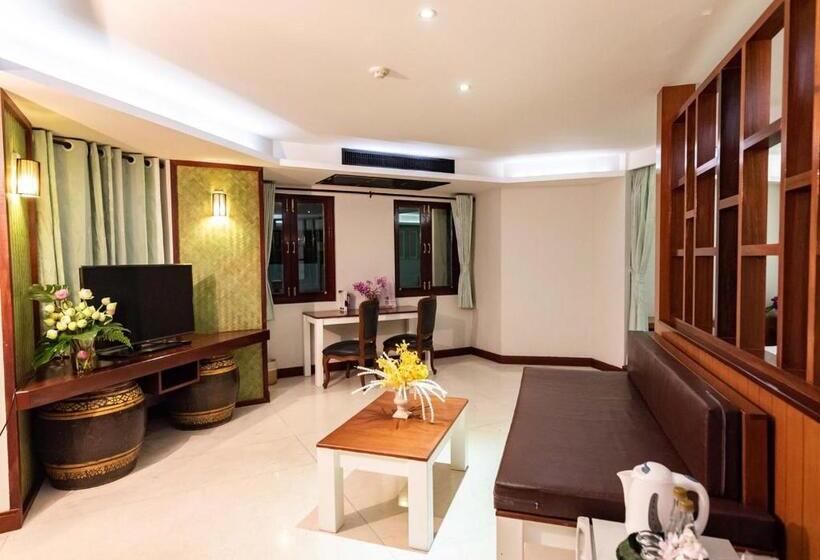 اتاق سوپریور, Dang Derm Khaosan