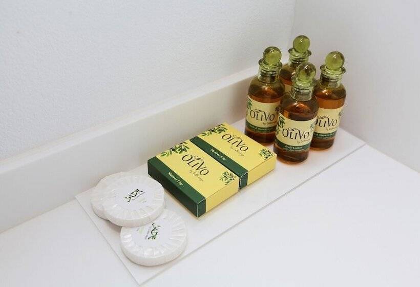 Полулюкс, Droushia Heights