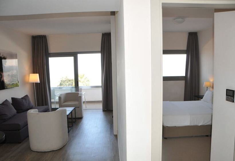 Family Suite, Droushia Heights