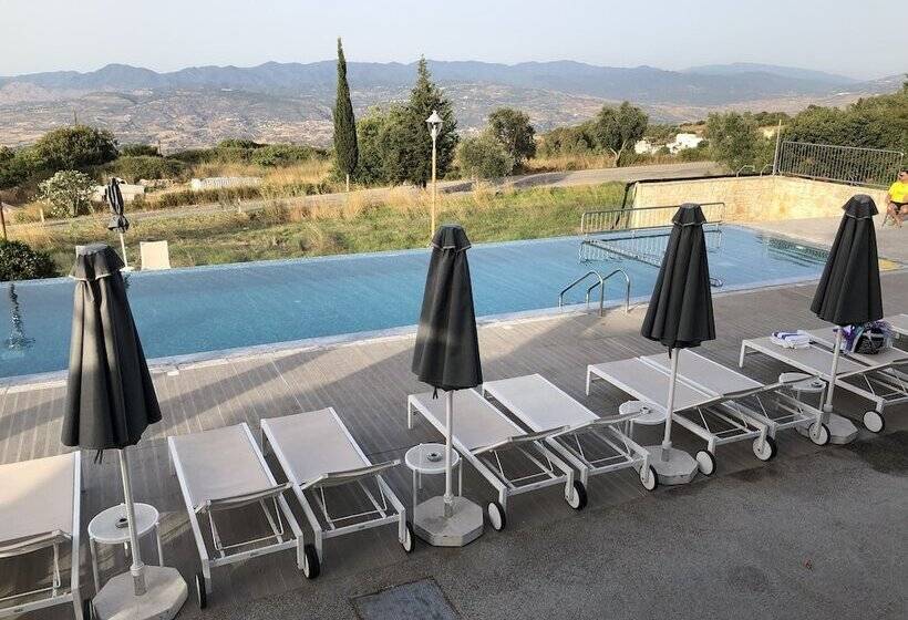 Family Suite, Droushia Heights