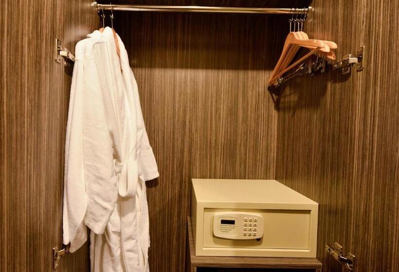 キングサイズベッドのデラックスルーム, Grand Alora