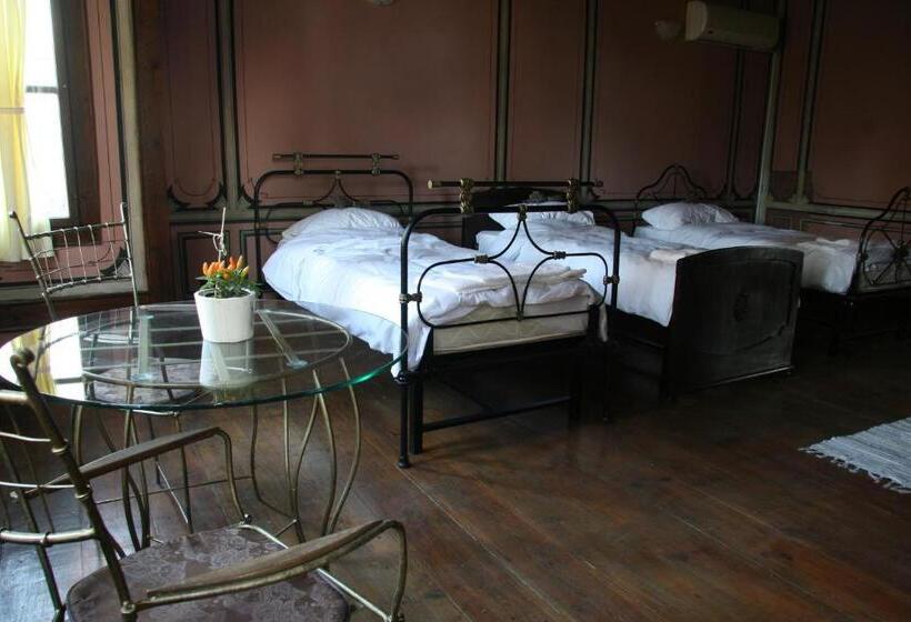 스탠다드 4인용 룸 공용 욕실, Guest House Old Plovdiv