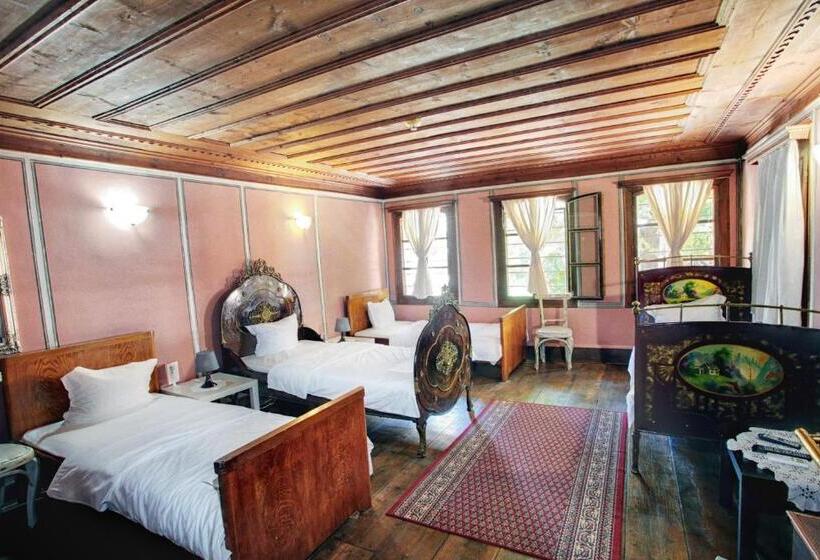 스탠다드 4인용 룸 공용 욕실, Guest House Old Plovdiv