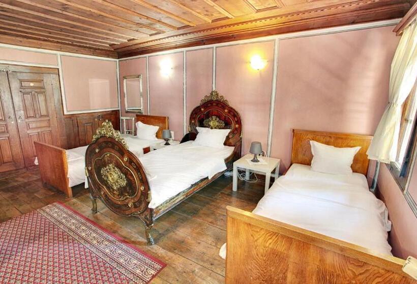 스탠다드 4인용 룸 공용 욕실, Guest House Old Plovdiv