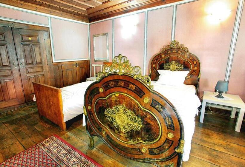 스탠다드 4인용 룸 공용 욕실, Guest House Old Plovdiv