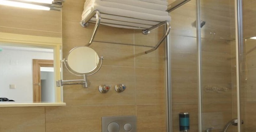 اتاق استاندارد, Kardes