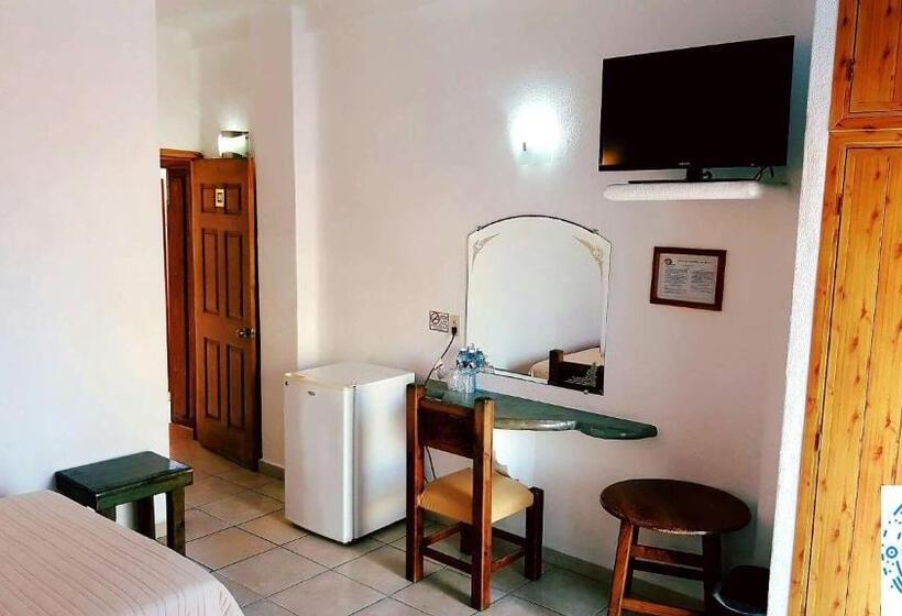 Club Room King Bed, The Alondra