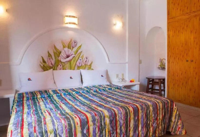 Club Room King Bed, The Alondra