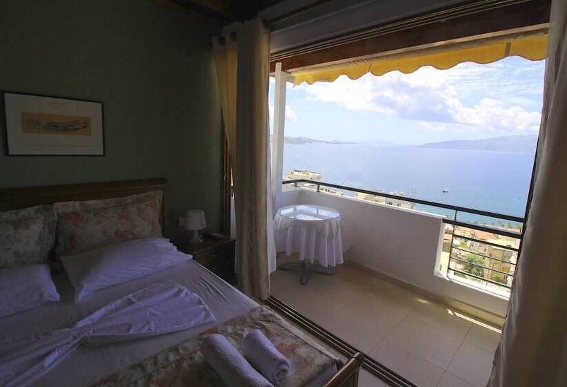 غرفة سوبيريور ثلاثية, Olympia