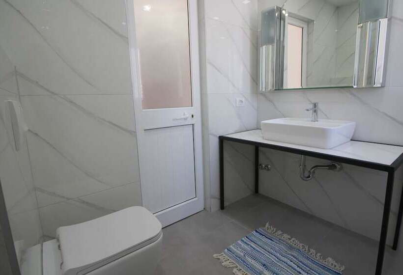 غرفة سوبيريور ثلاثية, Olympia