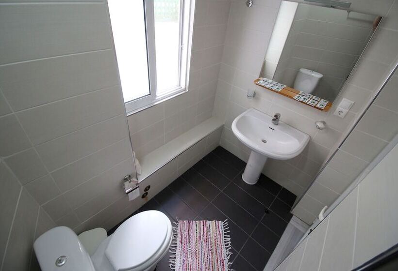 غرفة قياسية رباعية, Olympia