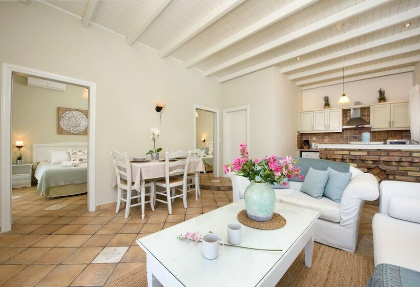 Семейное Бунгало, Sebastians Family Hotel & Taverna