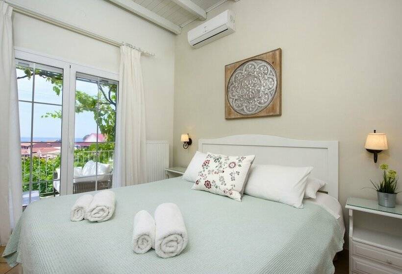 Семейное Бунгало, Sebastians Family Hotel & Taverna