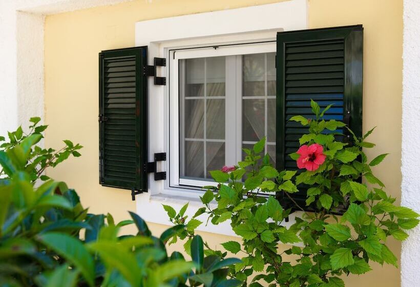 Студия Стандарт, Sebastians Family Hotel & Taverna