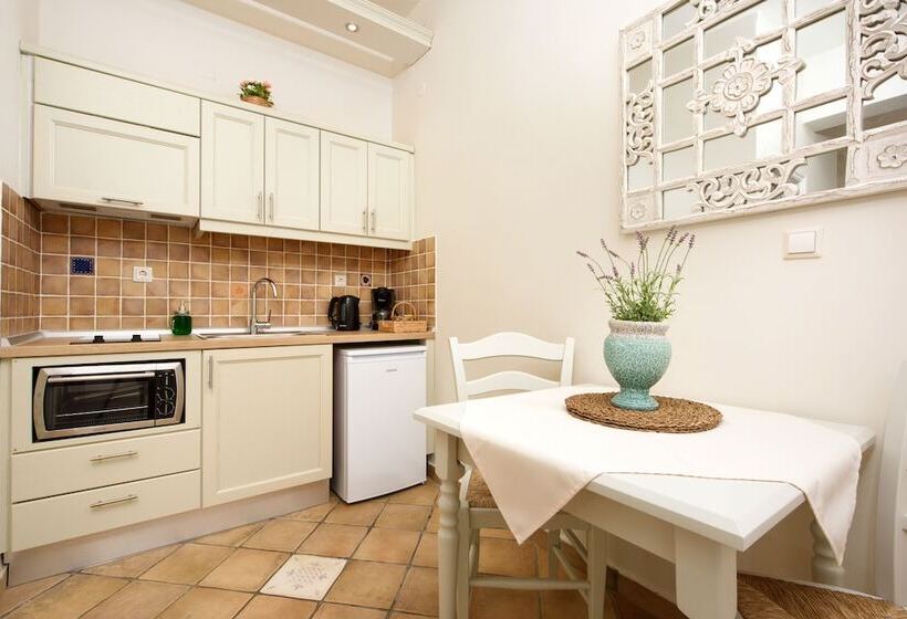 Студия Стандарт, Sebastians Family Hotel & Taverna