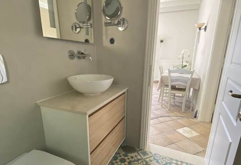 Апартаменты 2 Спальни Вид на Море, Sebastians Family Hotel & Taverna