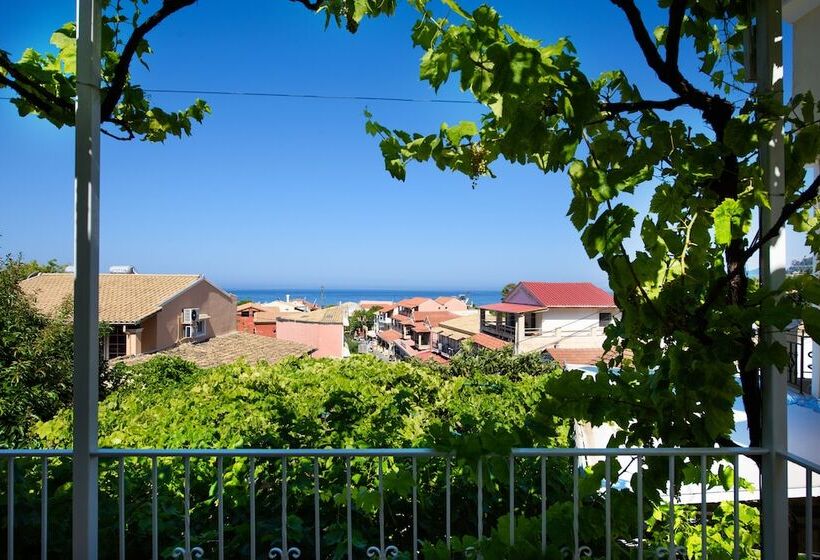 Апартаменты 2 Спальни Вид на Море, Sebastians Family Hotel & Taverna