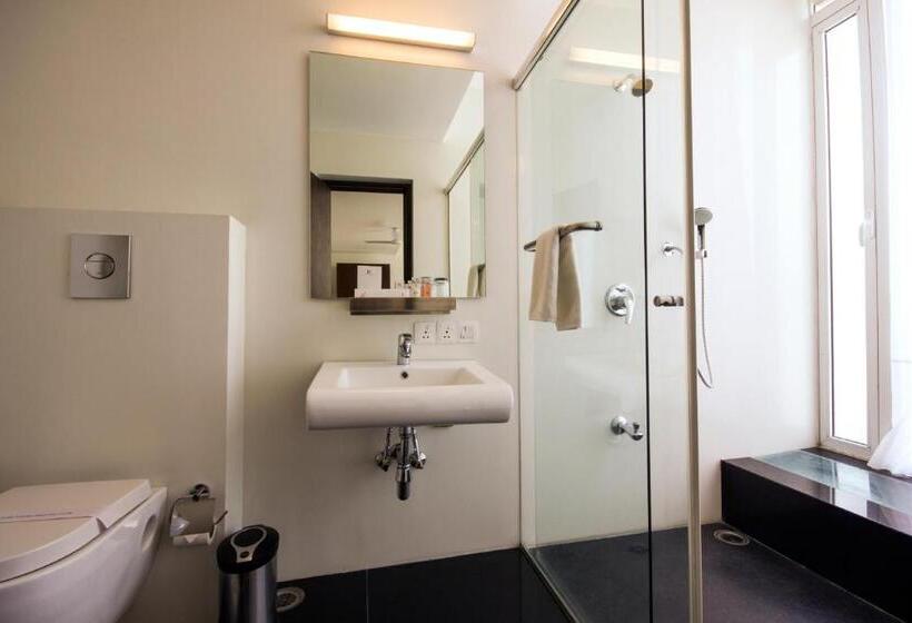 استودیوی استاندارد, Springs Hotels And Spa