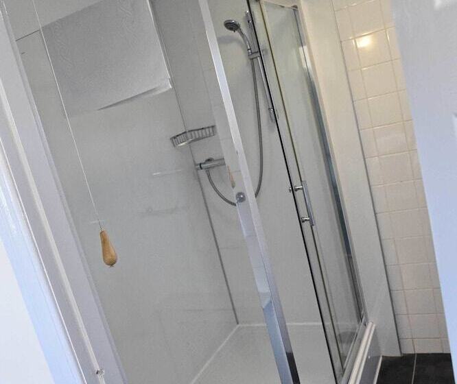 غرفة قياسية, The Mill Forge