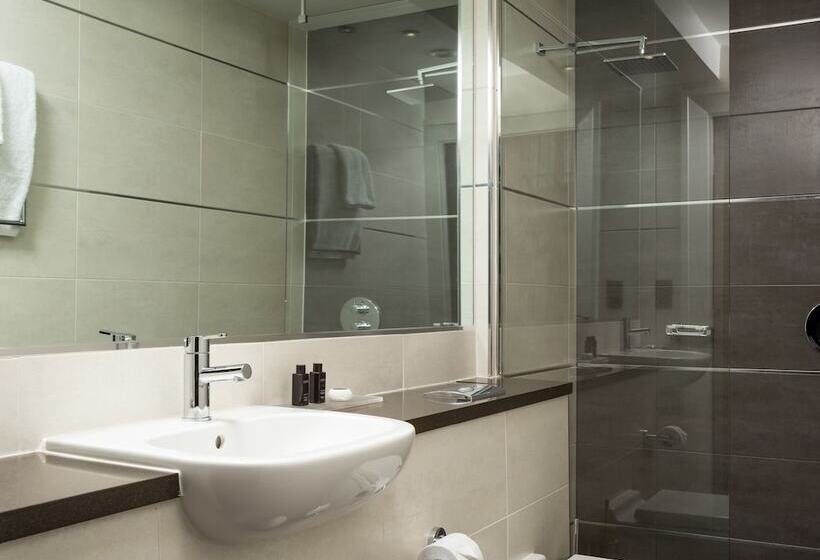 Пентхаус Люкс, Roomzzz Newcastle City