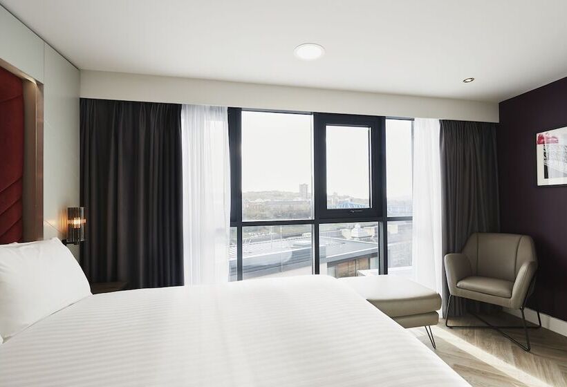 Студия Стандарт, Roomzzz Newcastle City