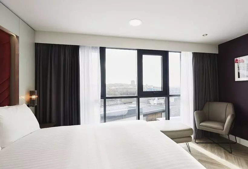 Standard-studio, Roomzzz Newcastle City