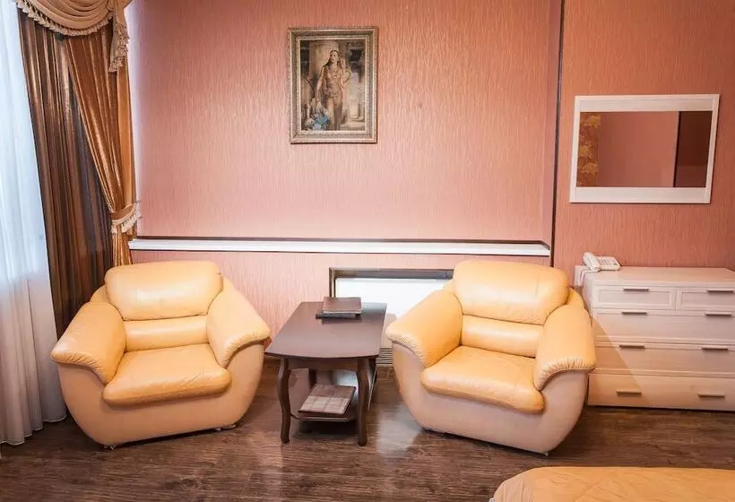 ジュニアスイート, Astoria