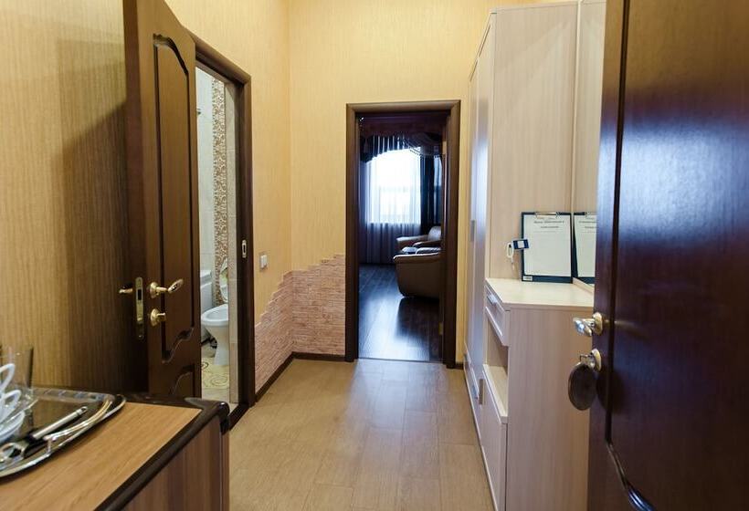 سوییت جونیور, Astoria