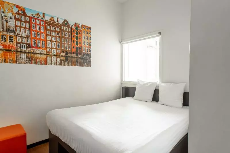 エコノミールーム, Easyhotel Amsterdam City Centre South