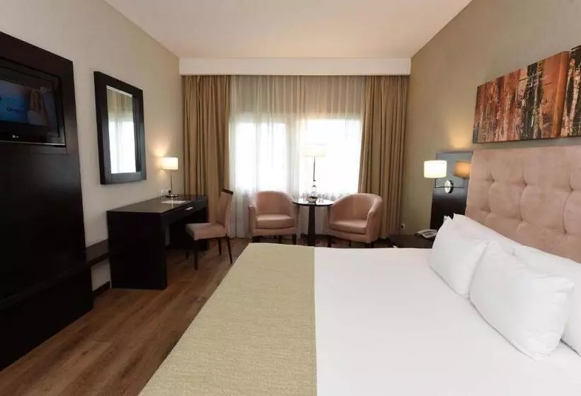 キングサイズベッドのスタンダードルーム, Howard Johnson Resort & Convention Center Ezeiza