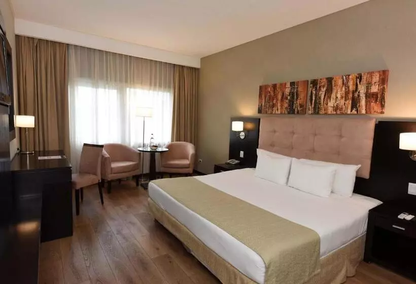 キングサイズベッドのスーペリアルーム, Howard Johnson Resort & Convention Center Ezeiza