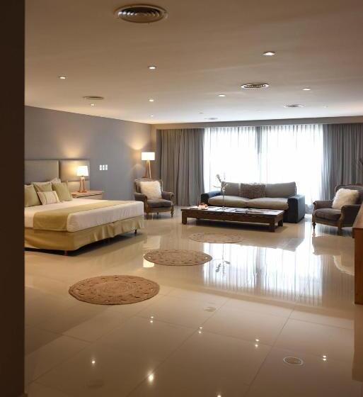 キングサイズベッドのスイートルーム, Howard Johnson Resort & Convention Center Ezeiza