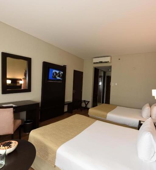 Номер Superior, Howard Johnson Resort & Convention Center Ezeiza