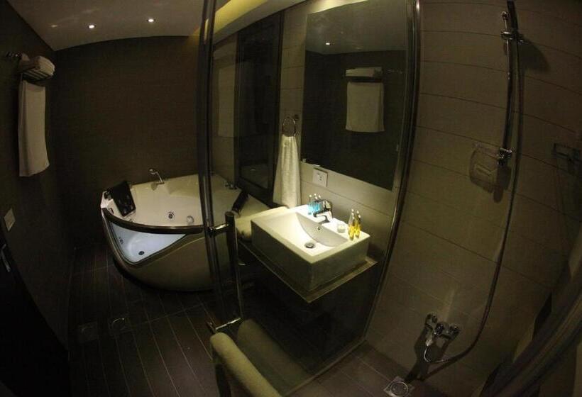 2 Bedrooms Suite Sea View, Jounieh Suites Boutique