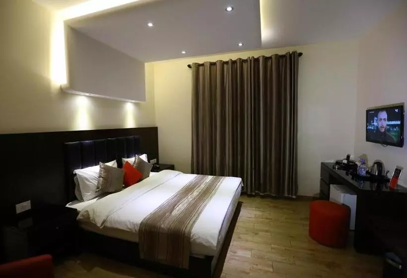 2 Bedrooms Suite Sea View, Jounieh Suites Boutique