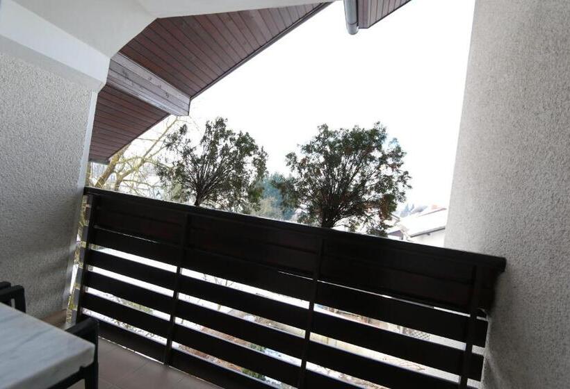 اتاق استاندارد چهار تخته, Krona Domžale