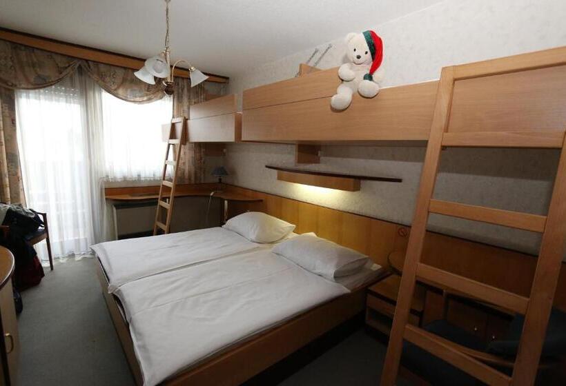 اتاق استاندارد چهار تخته, Krona Domžale