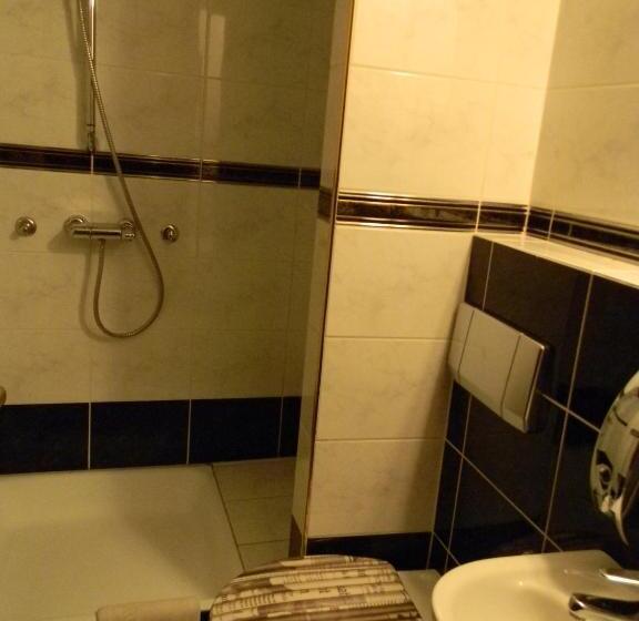 اتاق خانوادگی, Krona Domžale