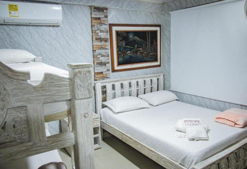 غرفة قياسية رباعية, La Casona De Getsemani