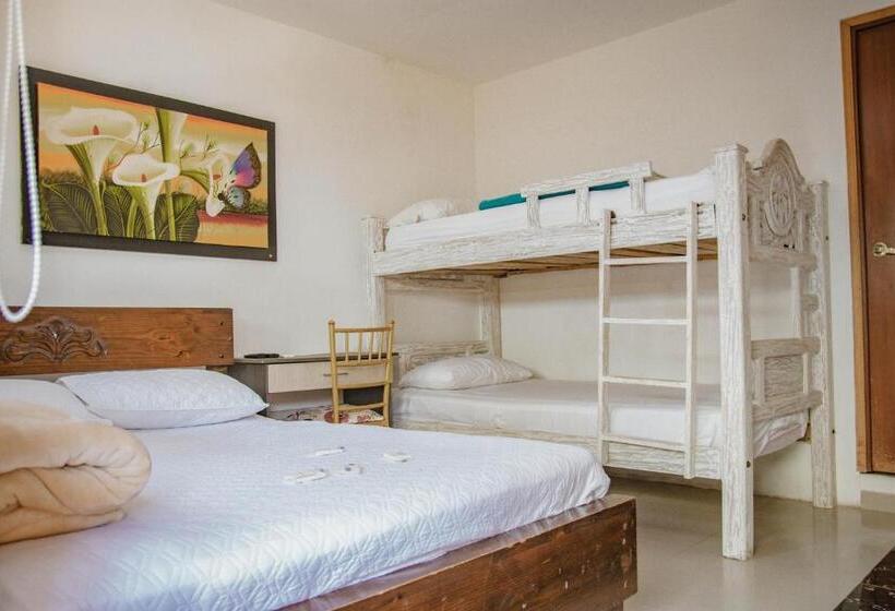 غرفة قياسية رباعية, La Casona De Getsemani