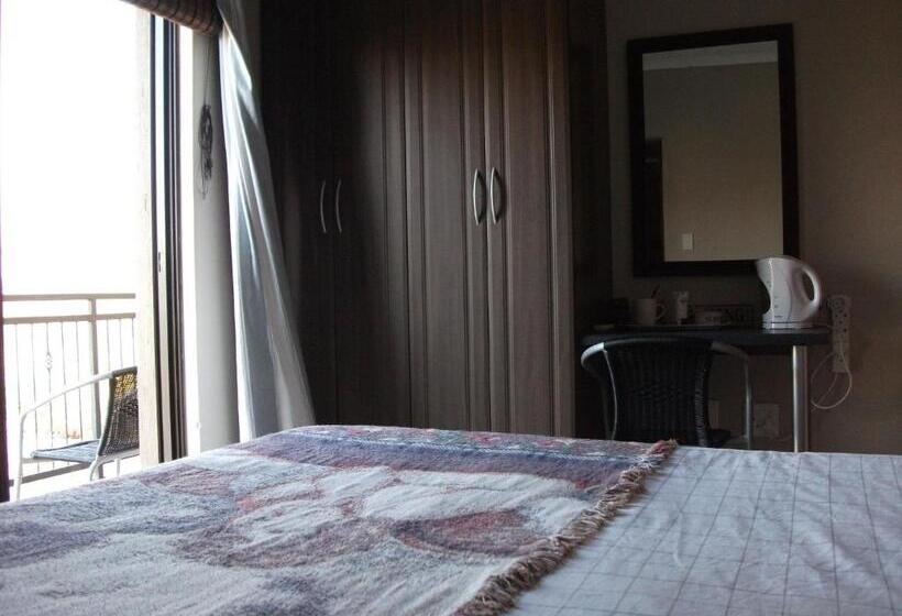 חדר סטנדרט, Meerkat Manor