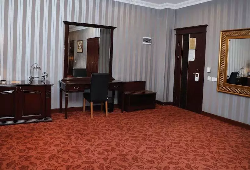 سوییت جونیور, Modern Hotel Baku
