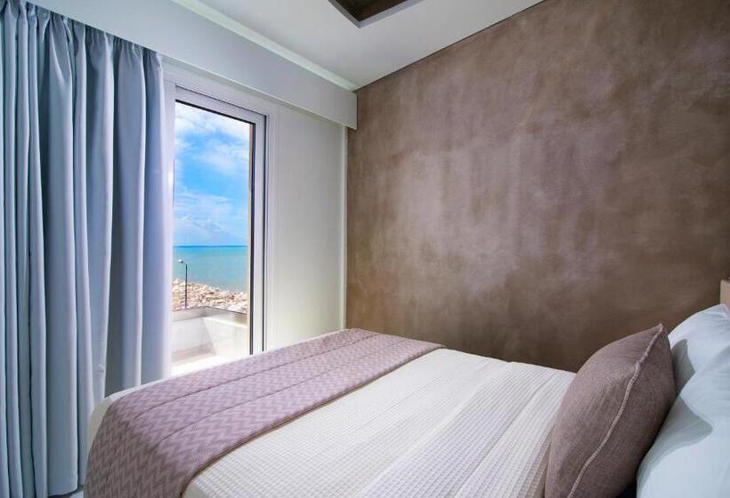 اتاق لوکس با چشمانداز دریا, Molos