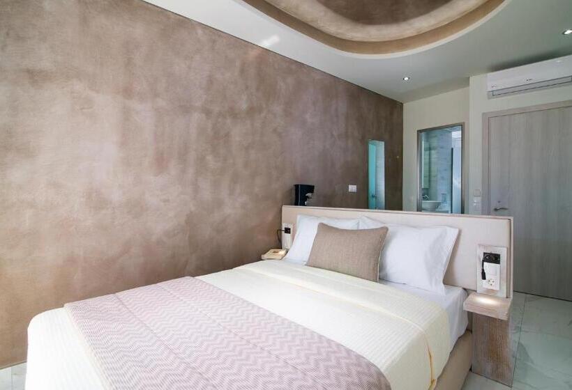 اتاق لوکس با چشمانداز دریا, Molos